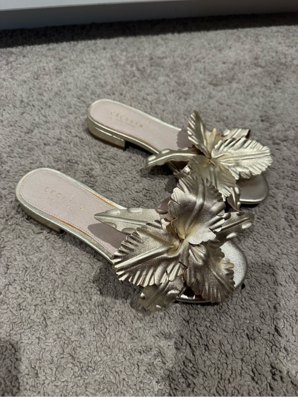 CECELIA NEW YORK Metallic Gold Floral Slide Mules never worn!